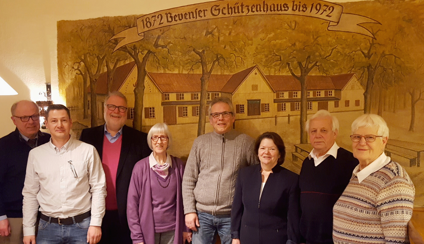 Der am 10. Februar 2017 gewählte neue Vorstand mit den ausgeschiedenen Vorstandsmitgliedern.